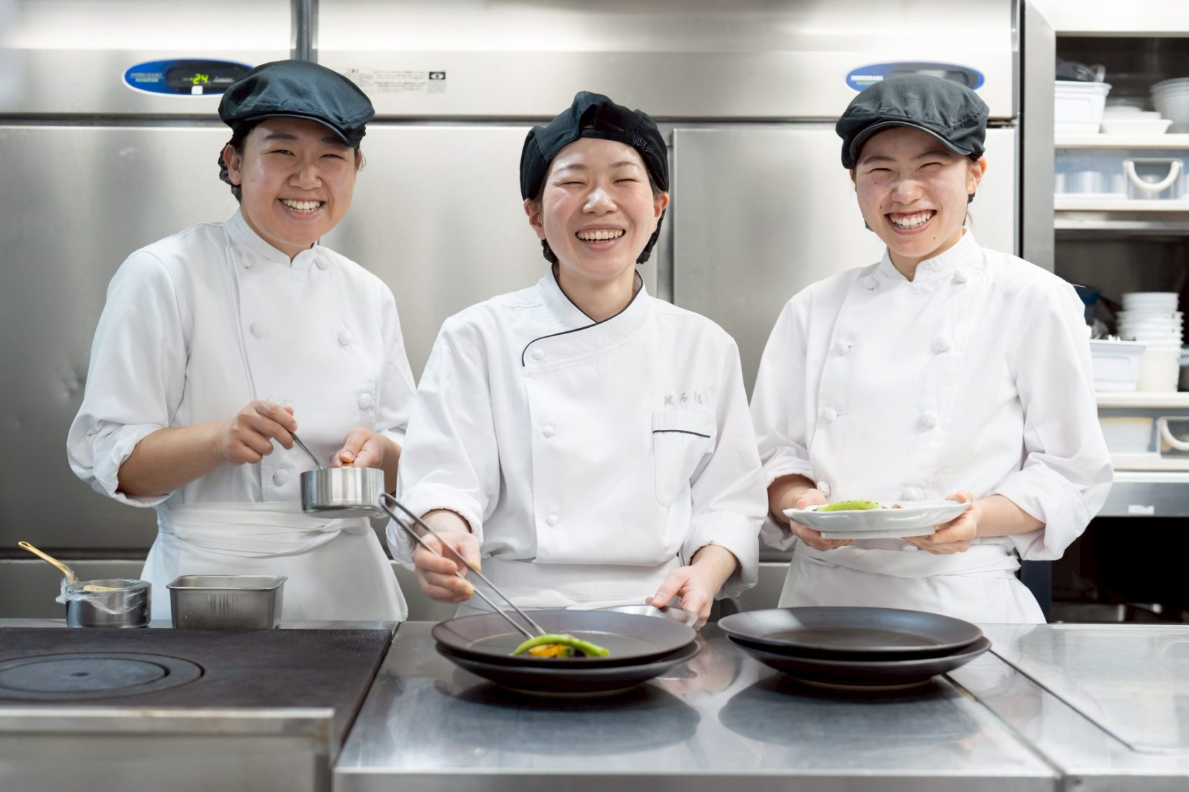 【萬屋本店キッチンで働いてみませんか?】女性料理人が活躍!